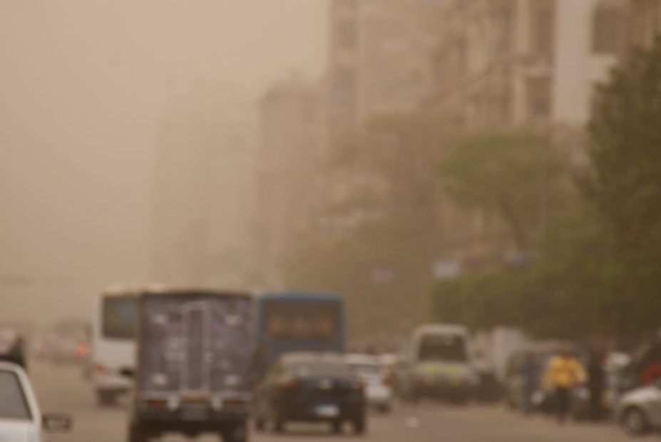 سحب الغبار تغطي سماء القاهرة نهارا