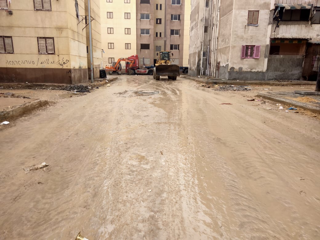 استكمال أعمال رصف وتطوير شارع عبد الرحمن شكرى ببورسعيد