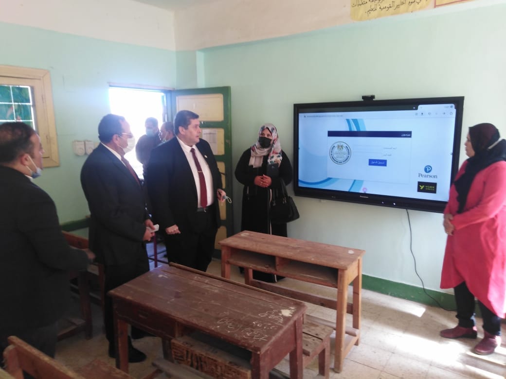 محافظ شمال سيناء يتابع تجهيزات الفصل الدراسي الثاني