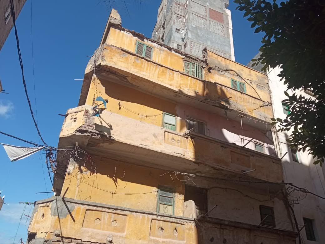 انهيار شرفات من عقار في حي أول المنتزه بالإسكندرية