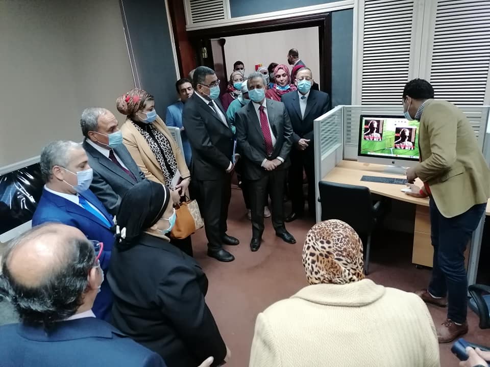 عبدالصادق الشوربجي وعبدالمحسن سلامة خلال زيارتها جامعة الأهرام الكندية 