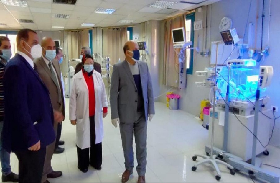 رئيس حي عين شمس رفع الكفاءة الطبية للمستشفيات وتطويرها