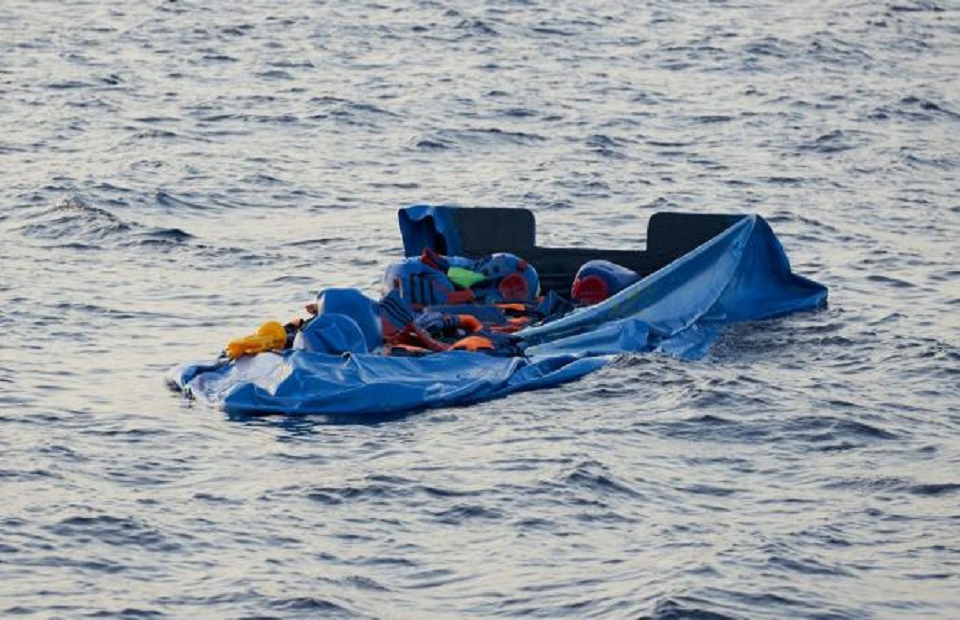 أكثر من خمسين مفقودا إثر غرق قارب مهاجرين أبحر من ليبيا