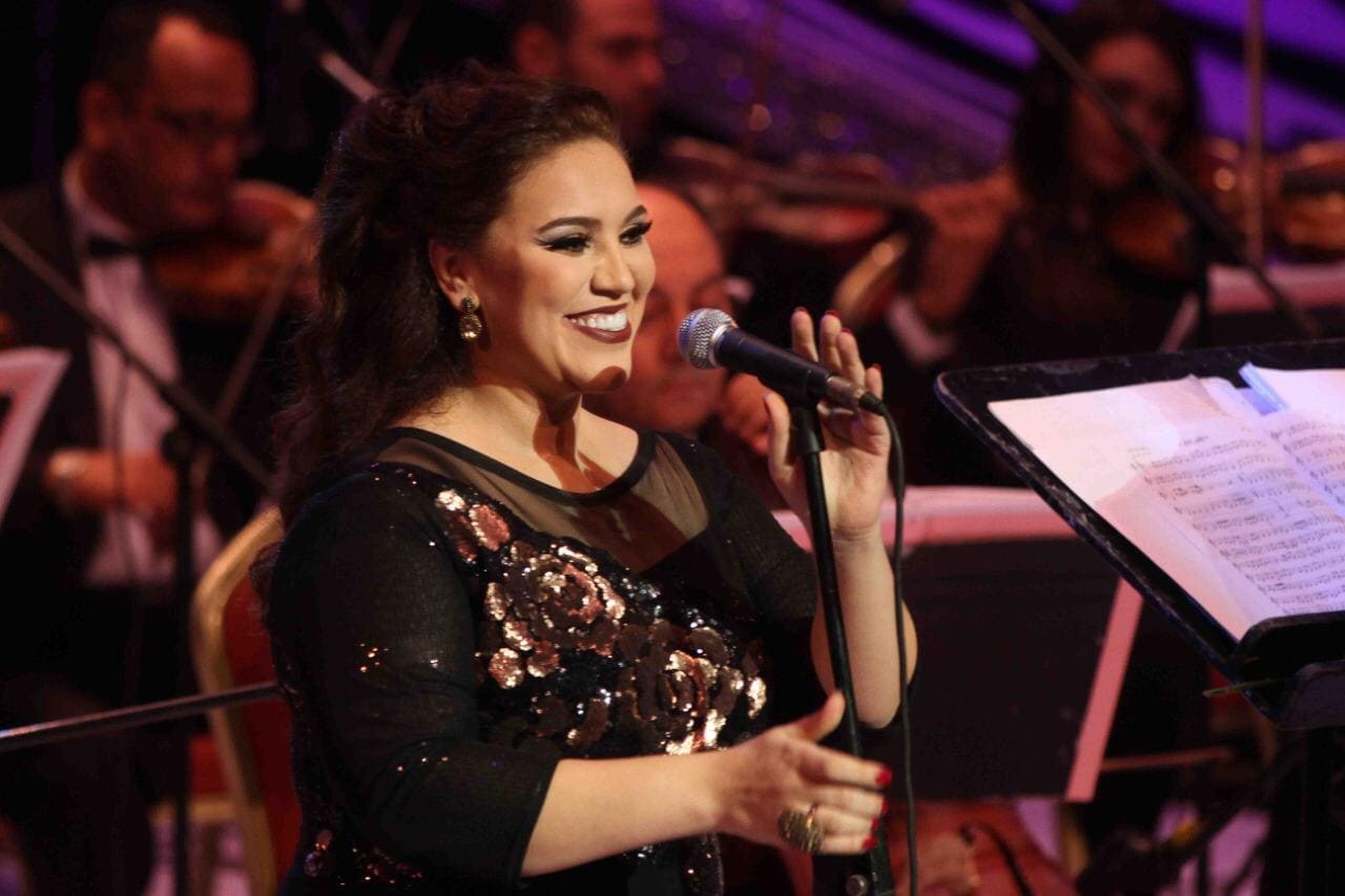 الفنانة مي فاروق