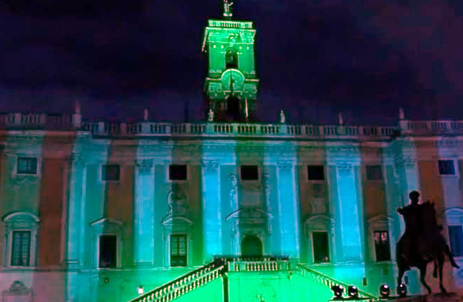 قصر سيناتوريوبروما يضيء باللون الأخضر احتفالا بذكرى توقيع وثيقة الأخوة الإنسانية