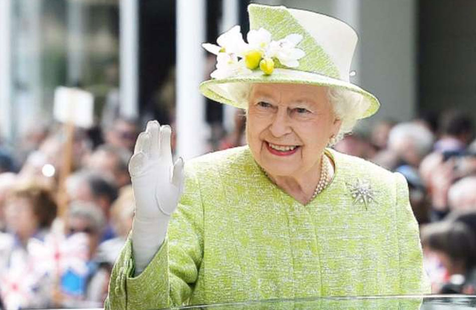 الملكة إليزابيث تحتفل بذكرى اعتلائها العرش بدون صخب