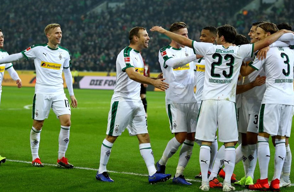 إلغاء مباراة بدوري الدرجة الرابعة الألماني بسبب إلقاء كأس على مساعد الحكم