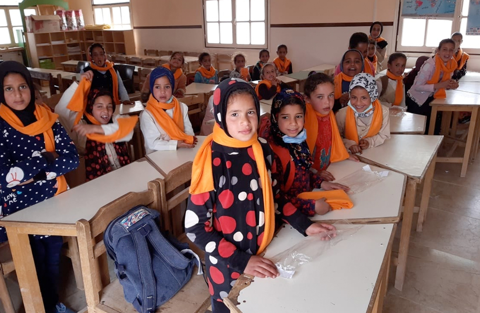 تعليم مطروح: توزيع 500 كوفية صوف على طلاب 8 مدارس | صور - بوابة الأهرام