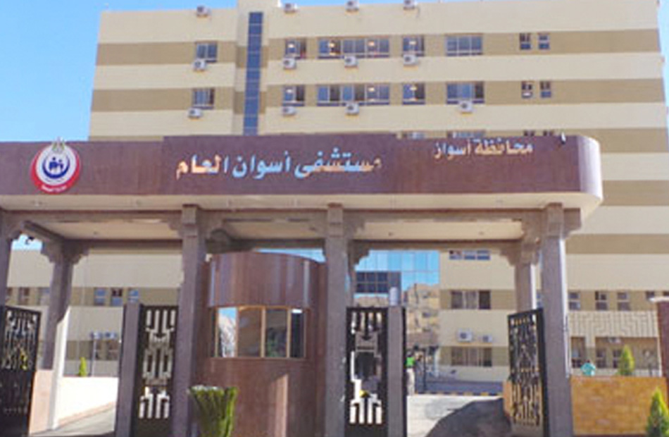 مستشفى أسوان الجامعي يستقبل  مصابين في  حوادث على الطريق