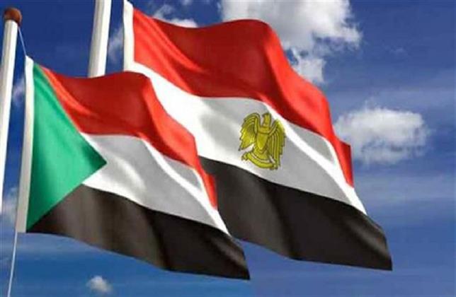 صحفي سوداني مصر تساهم بكل ما تملكه لإخماد حرائق السودان ووقف الحرب