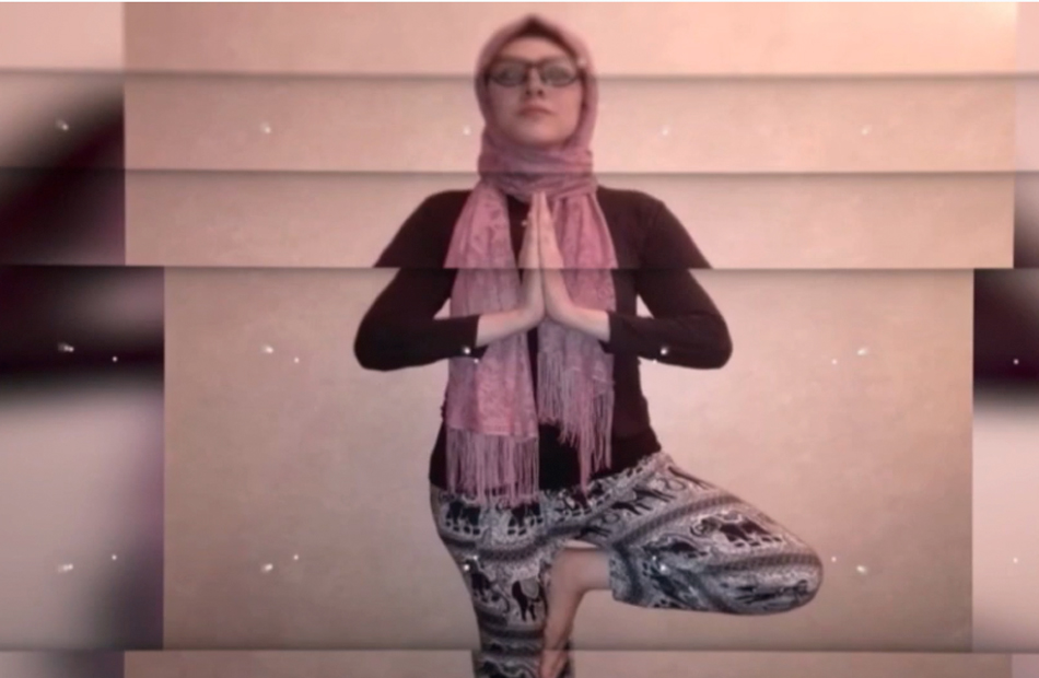 أمّ مصرية تتغلب على التصلب المتعدد بممارسة اليوجا | فيديو