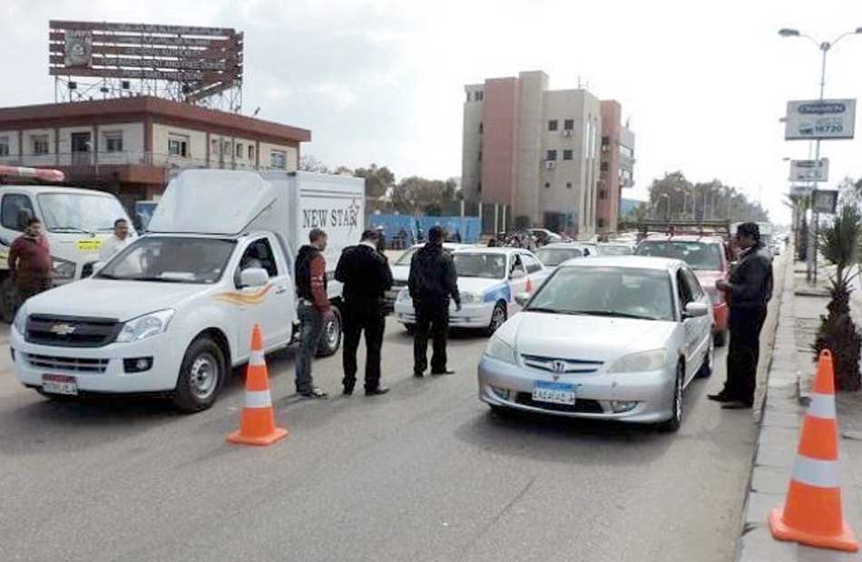 تحرير  مخالفة مرورية في حملة على الطرق بالغربية