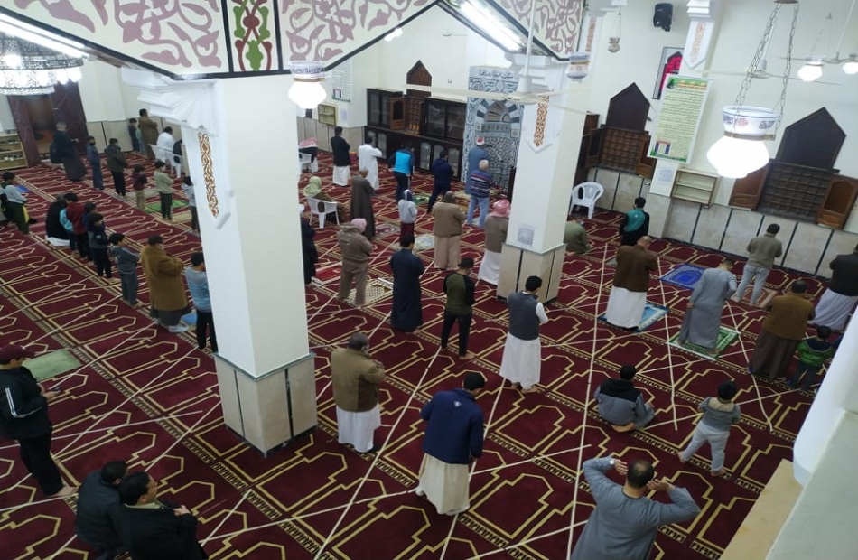 «أوقاف مطروح أول صلاة تراويح بالمساجد بدون مخالفات | صور