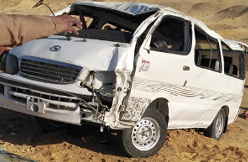 إصابة  شخصًا في حادث انقلاب سيارة على الطريق الصحراوي الشرقي بسوهاج
