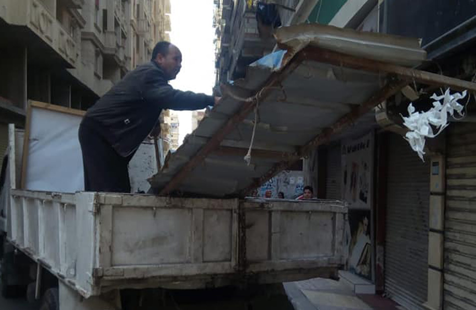 حملة مكبرة لإزالة المخلفات وإشغالات الباعة شرق الإسكندرية | صور 