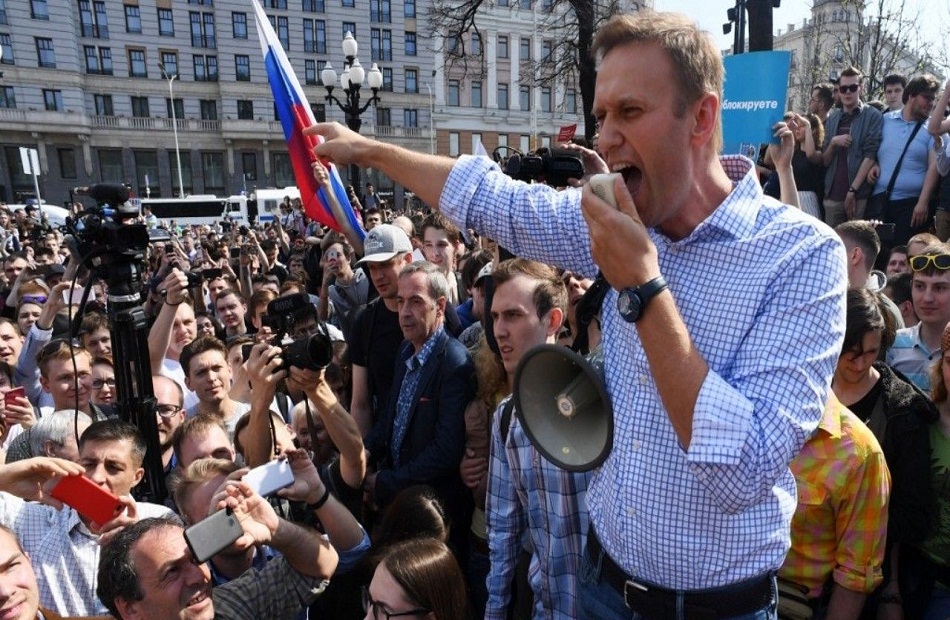 زعيم المعارضة الروسية نافالني ينهي إضرابا عن الطعام بعد  أسابيع