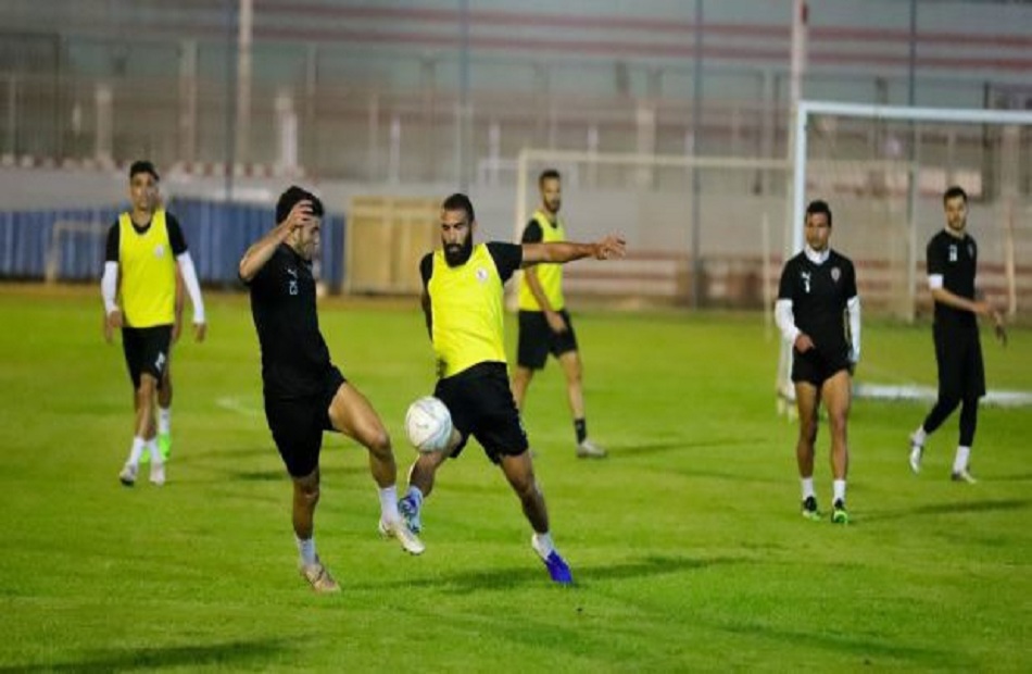 فقرة بدنية خاصة في بداية تدريب الزمالك 