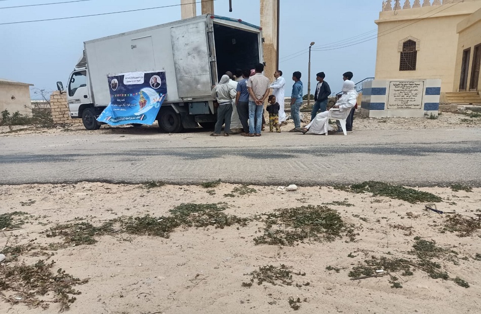 وصول قوافل المواد الغذائية المخفضة إلى قرى علوش وسيدى حنيش والزيات | صور 