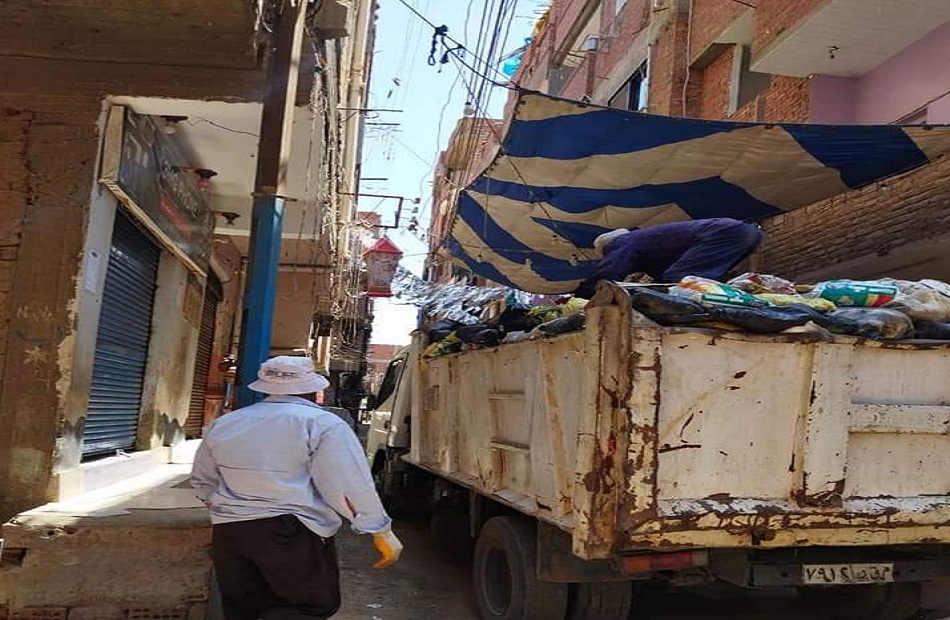 رفع  طن مخلفات وقمامة من مناطق غرب الإسكندرية