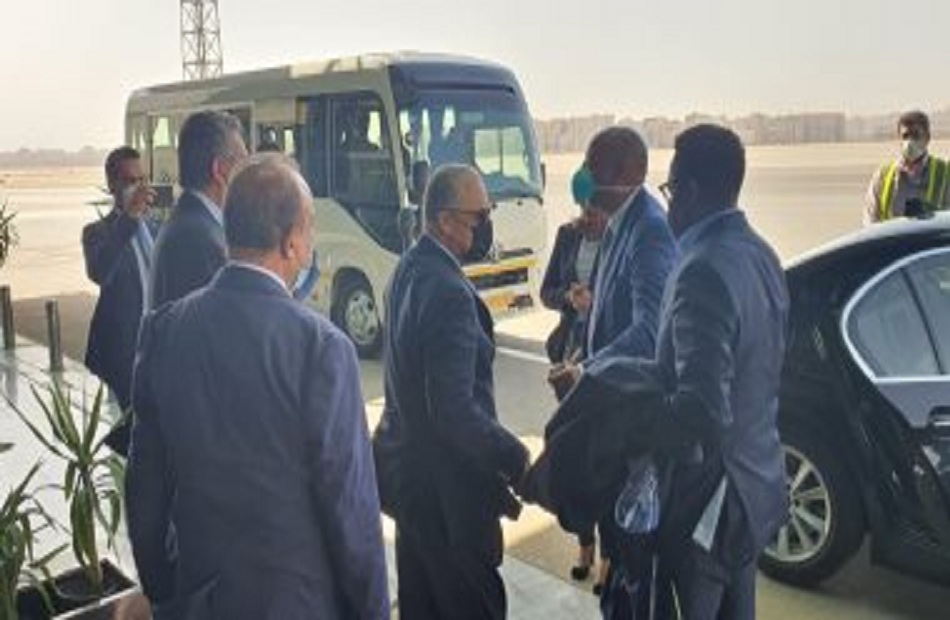 رئيس الاتحاد الإفريقي يصل إلى القاهرة لحضور قرعة دورى أبطال إفريقيا