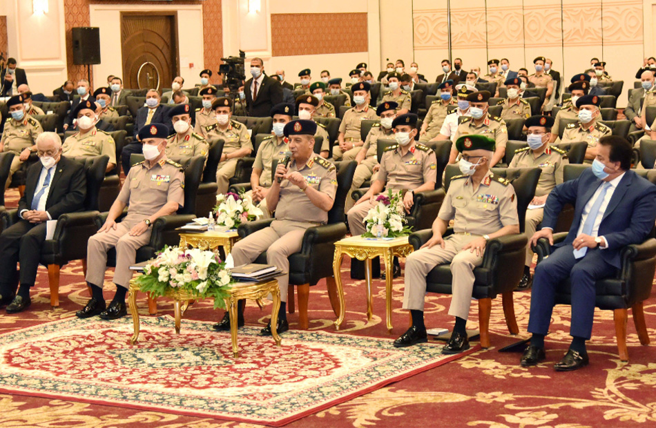 وزير الدفاع يشهد الندوة التخصصية لإدارة المخابرات الحربية عن الوعي المجتمعي في تحقيق الأمن القومي|صور