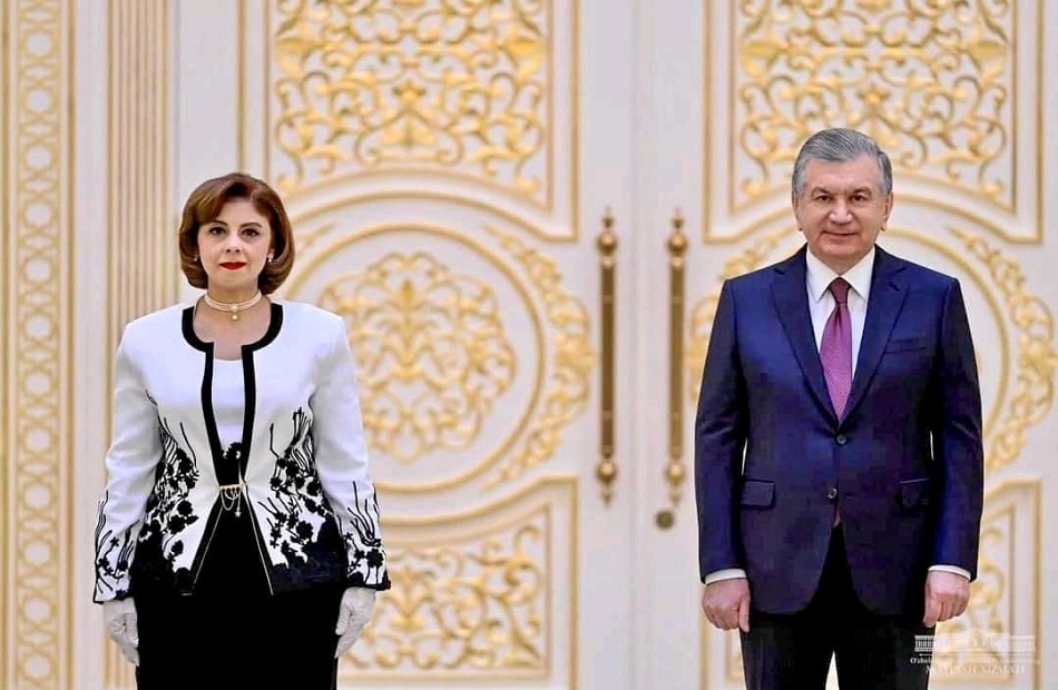 سفيرة مصر في طشقند تقدم أوراق اعتمادها لرئيس أوزبكستان|صور