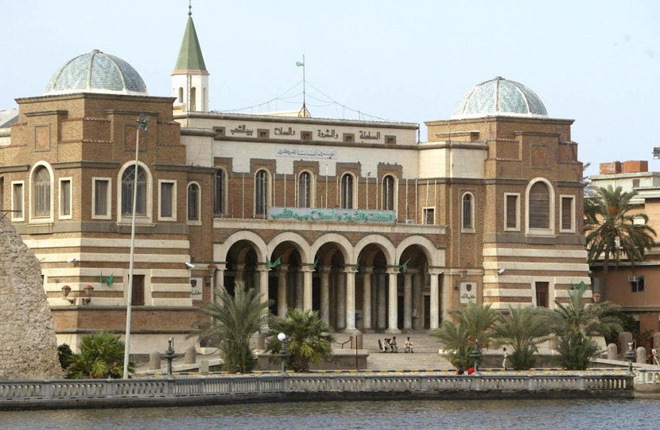 مصرف ليبيا المركزي يأذن بفتح اعتمادات لتوريد سلع مصرية عبر منفذ مساعد