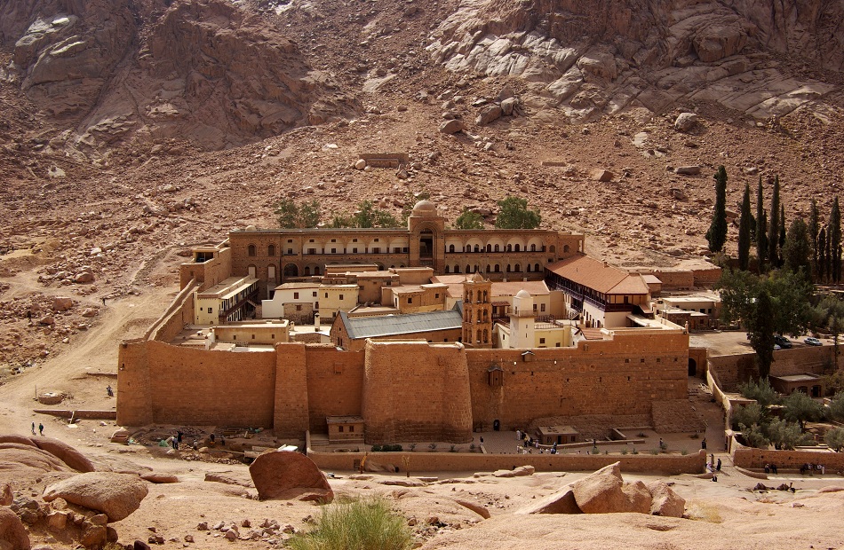 من عاج أبيدوس الفرعونية لخطى المسيح وطريق الفتح الإسلامي قصة سيناء عبر العصور 