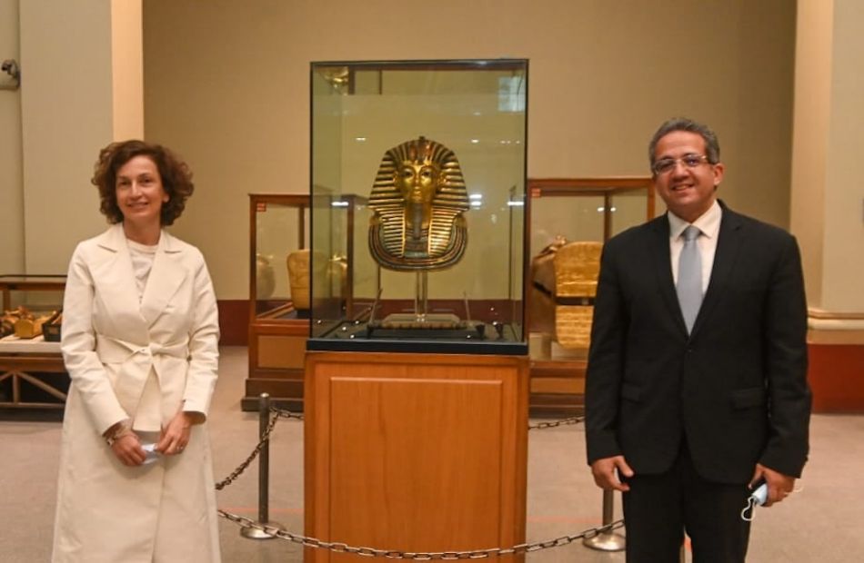 رئيس منظمة اليونيسكو ووزير السياحة والآثار بمتحف التحرير