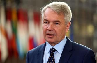 وزير الخارجية الفنلندي يوقع طلب بلاده للانضمام إلى الناتو