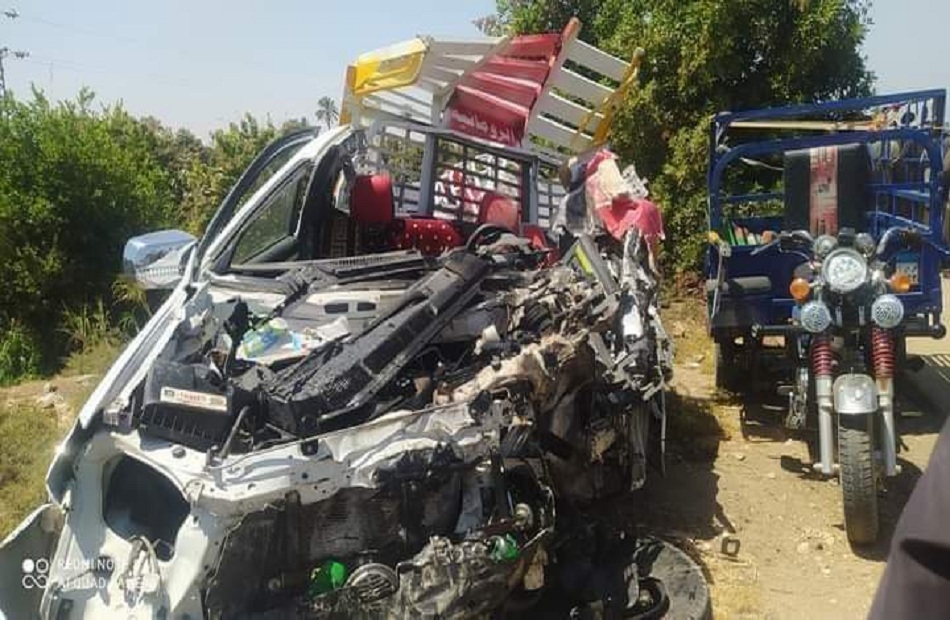 مصرع وإصابة 7 أشخاص في تصادم سيارتين بقرية الحلة بإسنا جنوب الأقصر| صور -  بوابة الأهرام