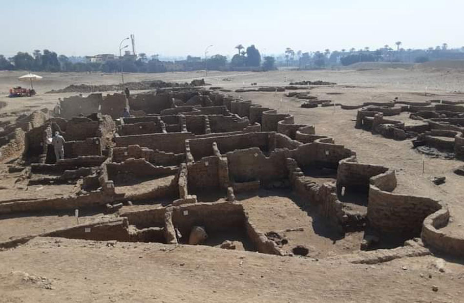بعد تداول صور المدينة المفقودة قصة أغرب وأقدم منازل مصر القديمة فى الحفائر الأثرية 