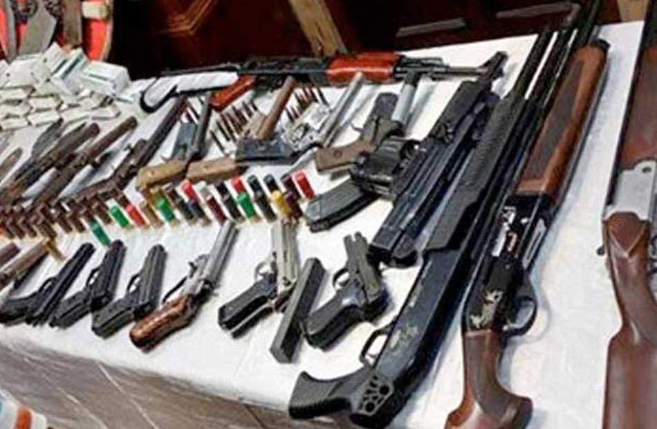 بحوزة  متهمًا عقوبة الاتجار بالأسلحة بعد ضبط  قطعة سلاح خلال يوم 