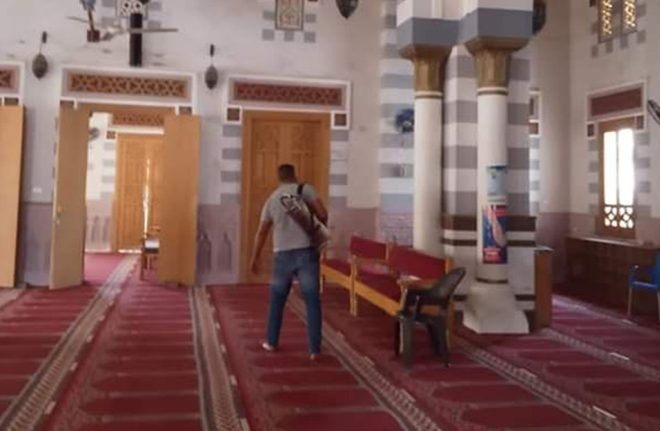 تطهير مساجد الغردقة استعدادًا لصلاة عيد الفطر| صور