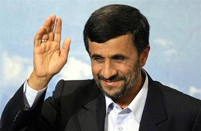 الرئيس الإيرانى الأسبق أحمدى نجاد يتقدم بأوراق ترشحه لخوض انتخابات الرئاسة
