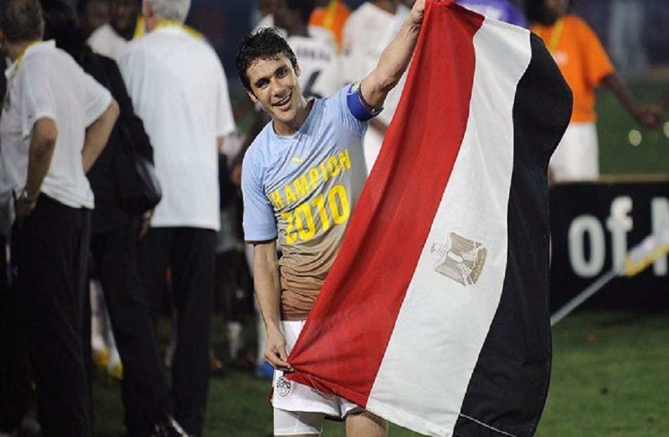 «عميد لاعبي العالم يحتفل بعيد ميلاده الـ  أحمد حسن «الصقر مر من هنا| صور