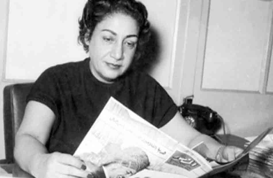 أمينة السعيد أول صحفية في تاريخ الصحافة المصرية