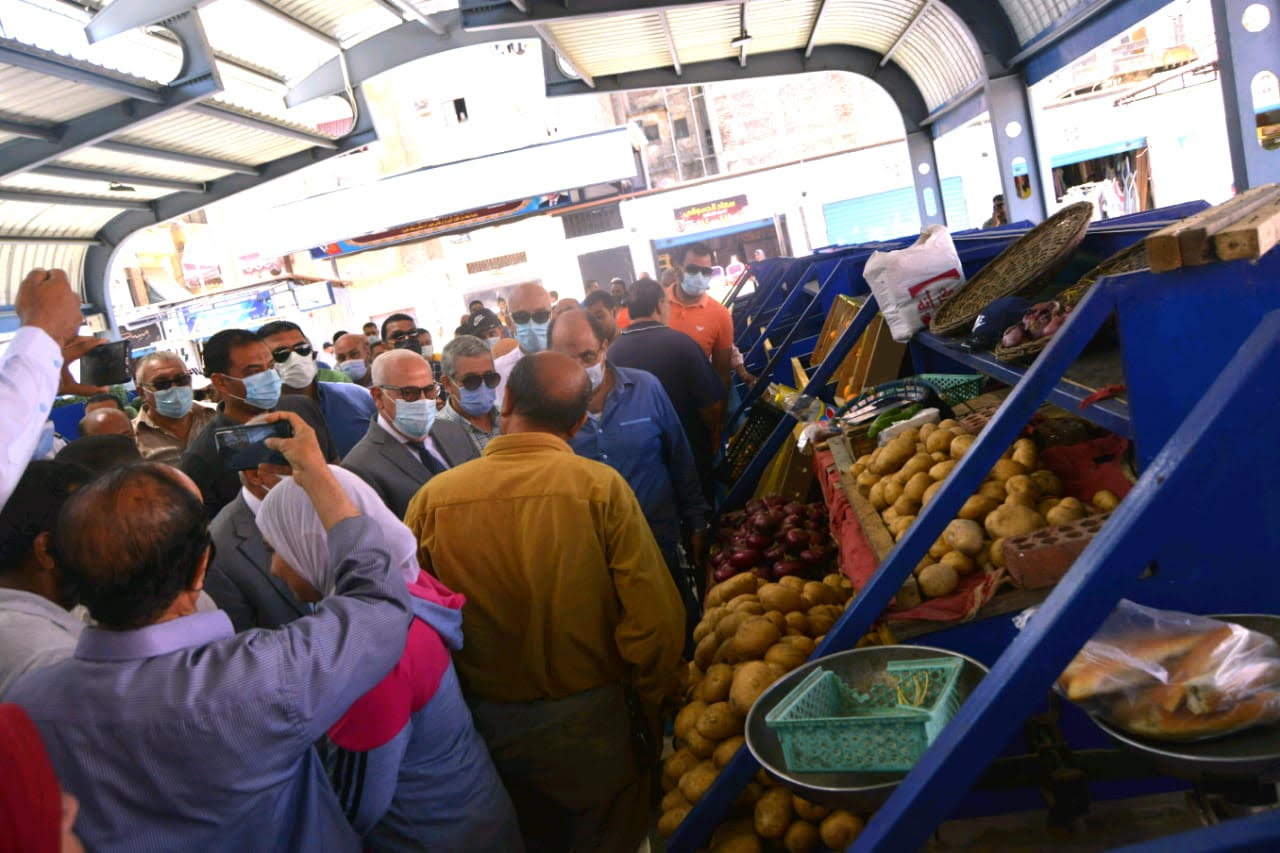محافظ بورسعيد يفتتح سوق العصر الحضارى بحى العرب