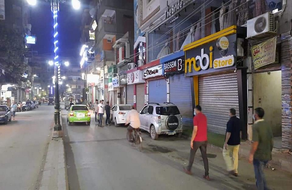 حملة في حي عين شمس لمتابعة مواعيد فتح وغلق المحال التجارية