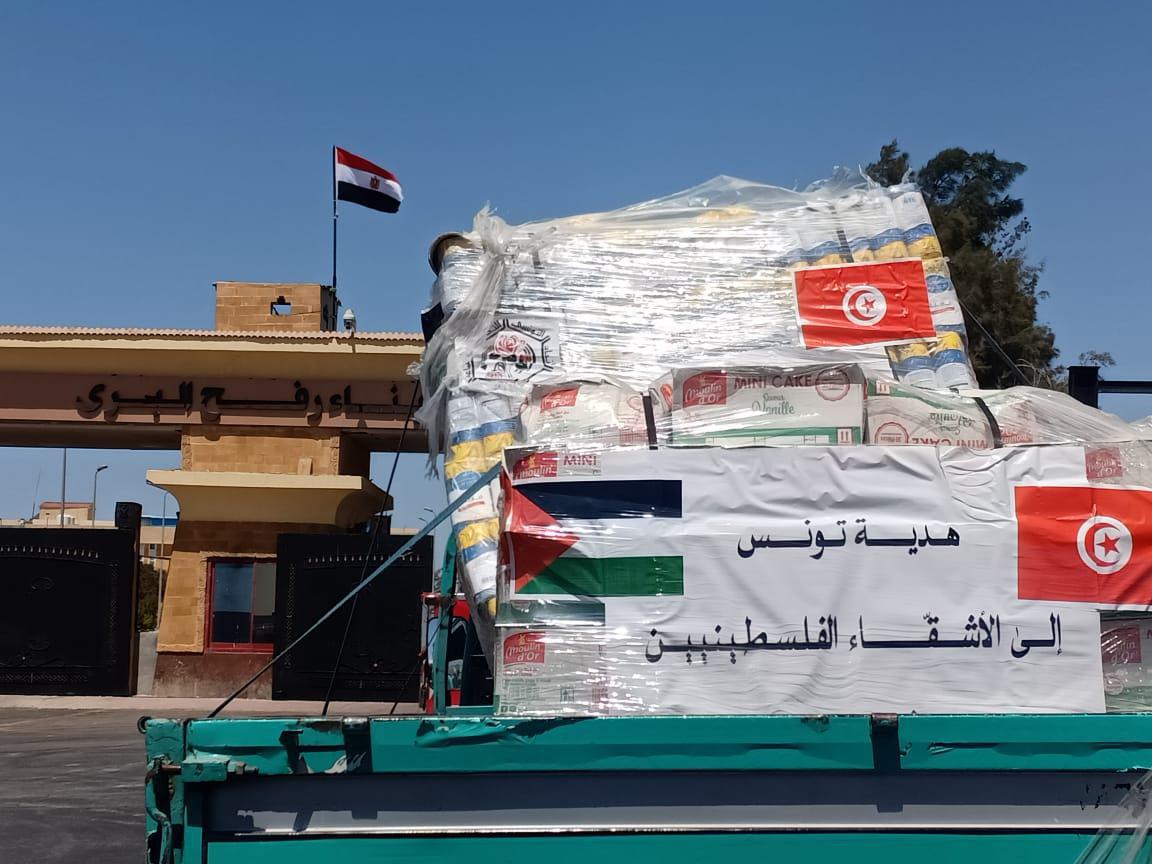 مصر ترسل مساعدات تونسية عاجلة للأشقاء فى فلسطين عبر معبر رفح البرى