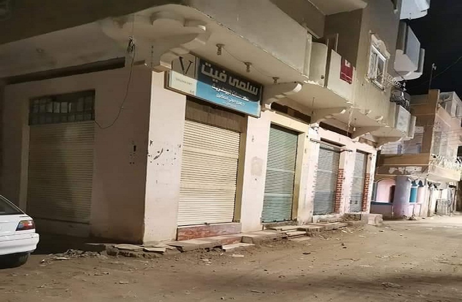 إغلاق  مقهى ومحلا تجاريا لمخالفتها للإجراءات الاحترازية  في حملة أمنية بسوهاج