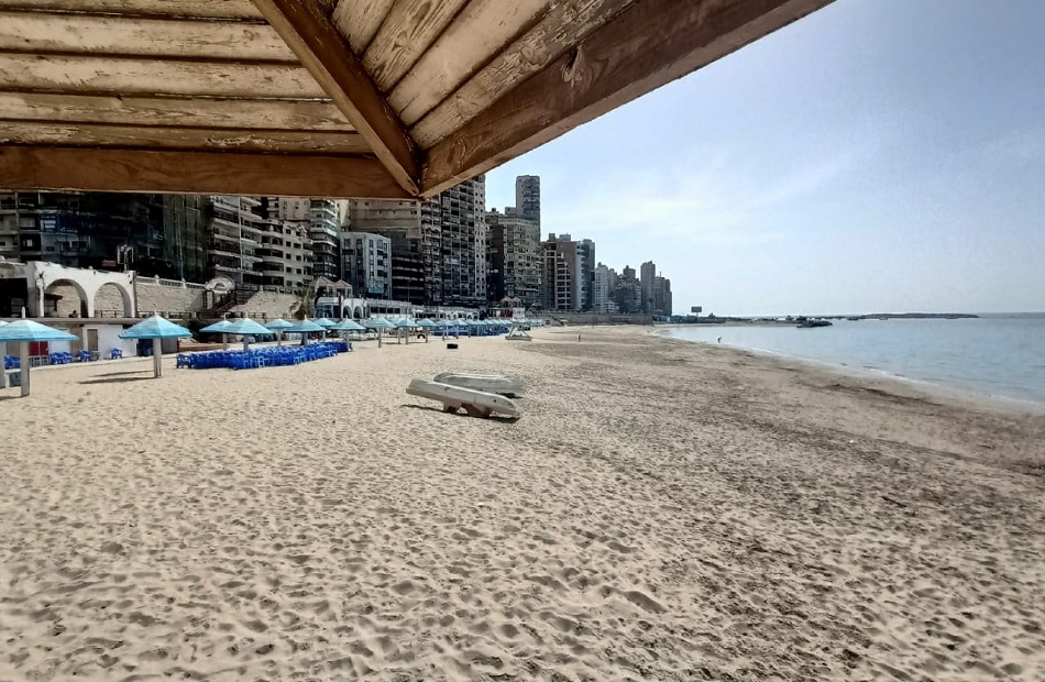 السياحة والمصايف بالإسكندرية توقع غرامة  آلاف جنيه على شاطئ إدوار الخراط 