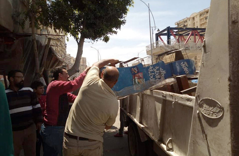 رفع  حالة إشغال طريق خلال حملة بوسط الإسكندرية