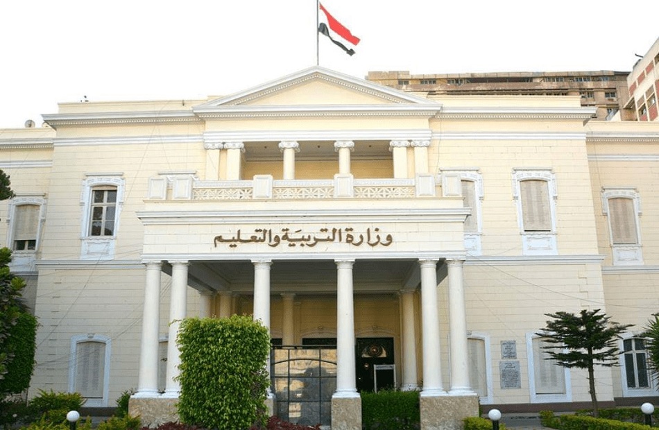 رئيس المعاهد القومية يرد على ;بوابة الأهرام; قبول الطلاب بالمدارس مقابل الودائع البنكية قرار وزاري