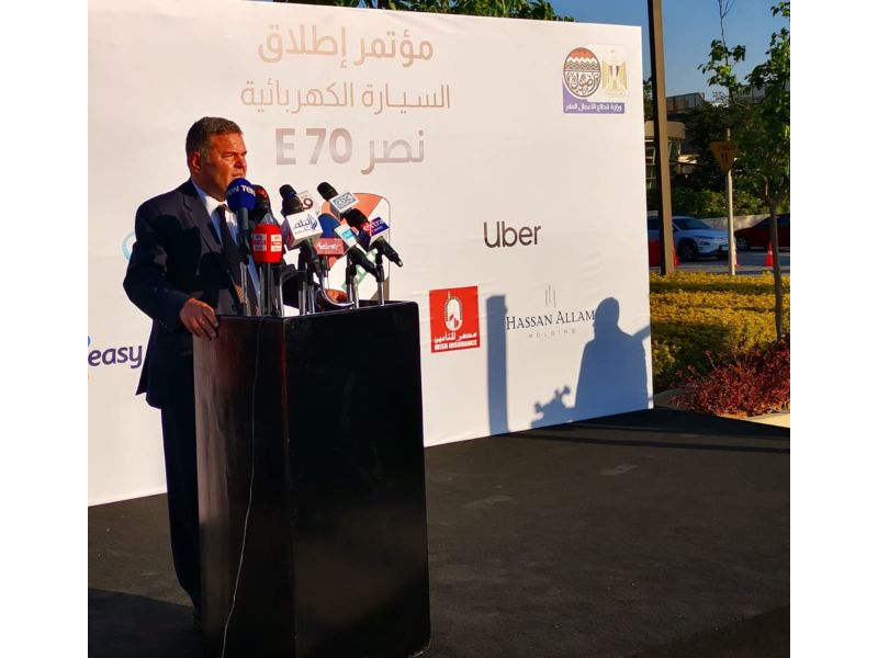  وزير قطاع الأعمال بدء اختبار السيارة الكهربائية في شوارع مصر أول يوليو المقبل 
