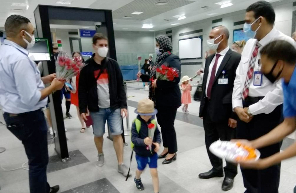 مطار الغردقة الدولى استقبل أولى رحلات  مصر للطيران  القادمة من براغ| صور