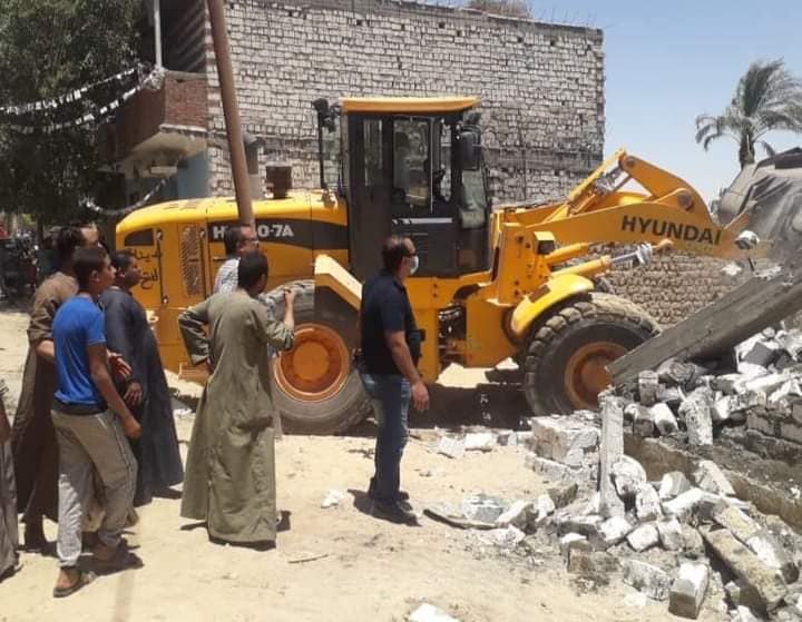 إزالة حالة تعدٍ بقرية بُصرة ومصادرة شدات خشبية في عدد من قرى مركز الفتح| صور