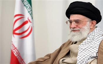  الوكالة-الرسمية-المرشد-الإيراني-خامنئي-يصلي-من-أجل-سلامة-الرئيس-إبراهيم-رئيسي
