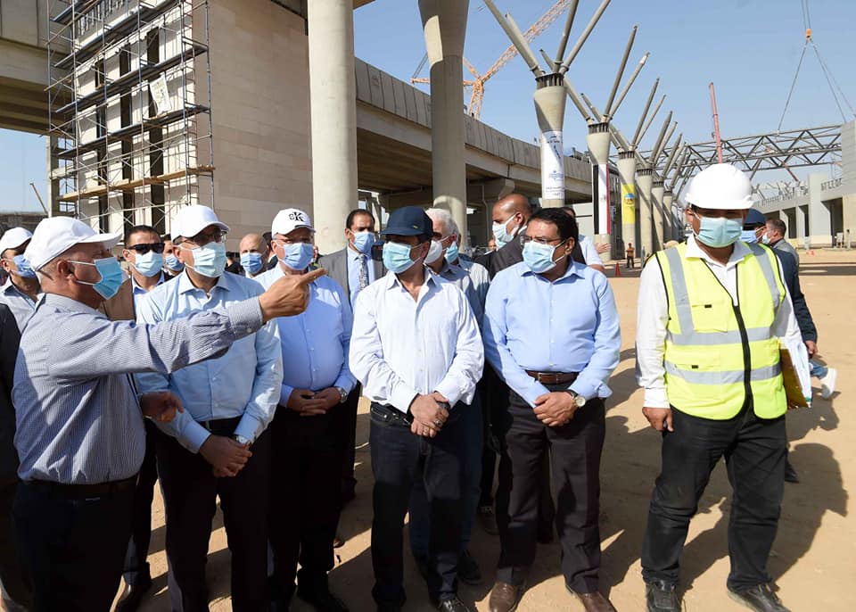  جولة وزير النقل بقطاعات مشروع القطار الكهربائي الخفيف LRT