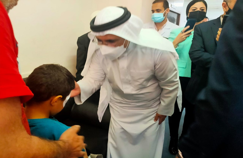 رئيس البرلمان العربي يزور المصابين الفلسطينيين بمستشفى معهد ناصر